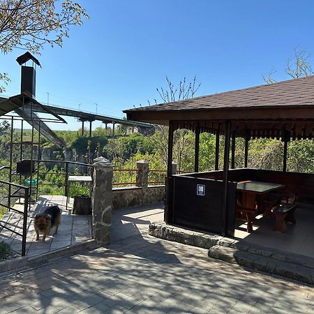 Каприз Hotell Kamjanets-Podilskyj Exteriör bild