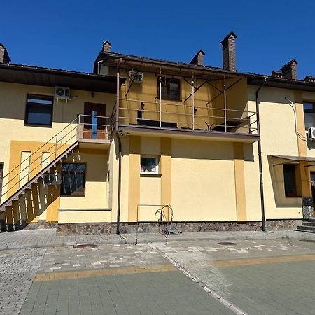 Каприз Hotell Kamjanets-Podilskyj Exteriör bild