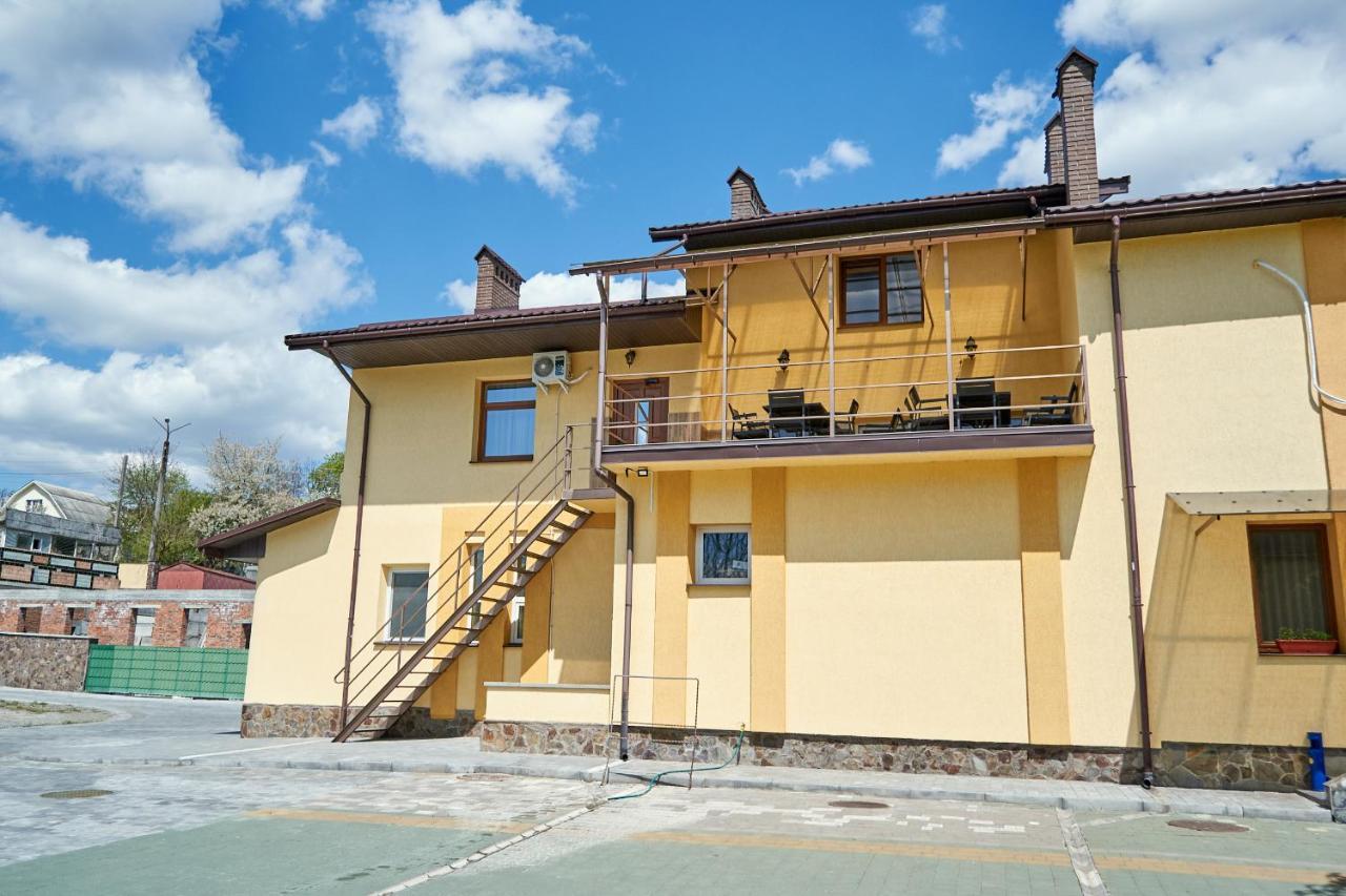 Каприз Hotell Kamjanets-Podilskyj Exteriör bild