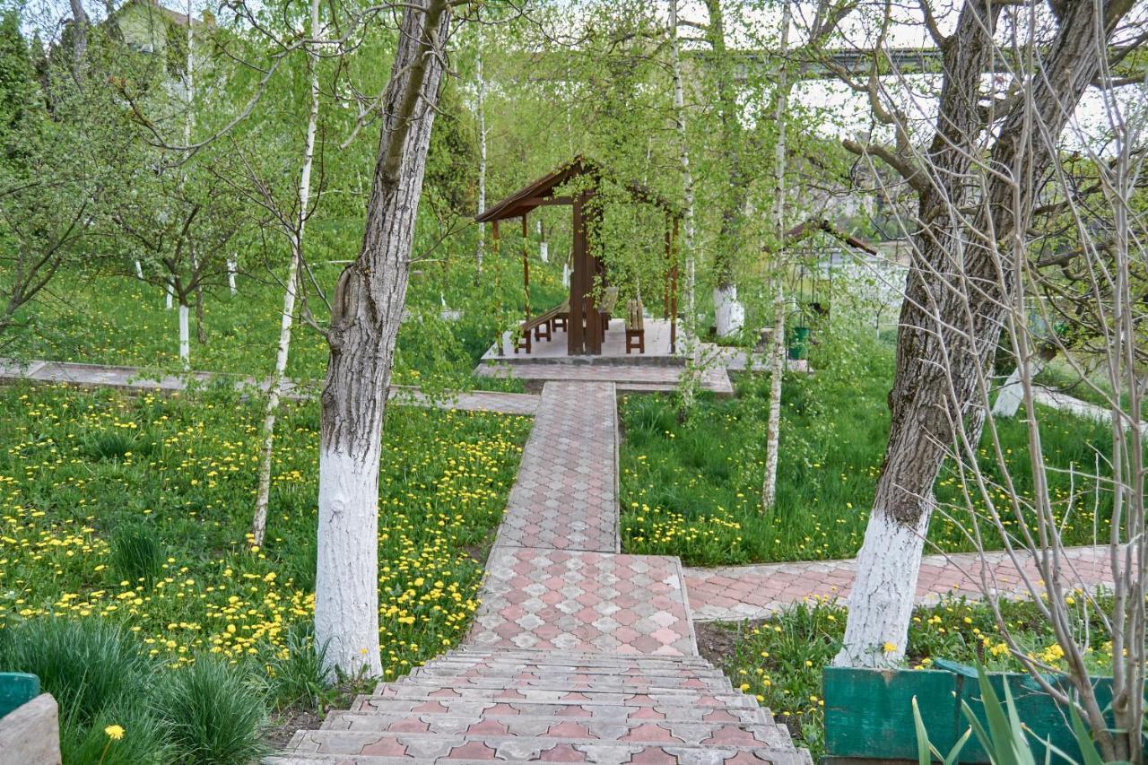 Каприз Hotell Kamjanets-Podilskyj Exteriör bild