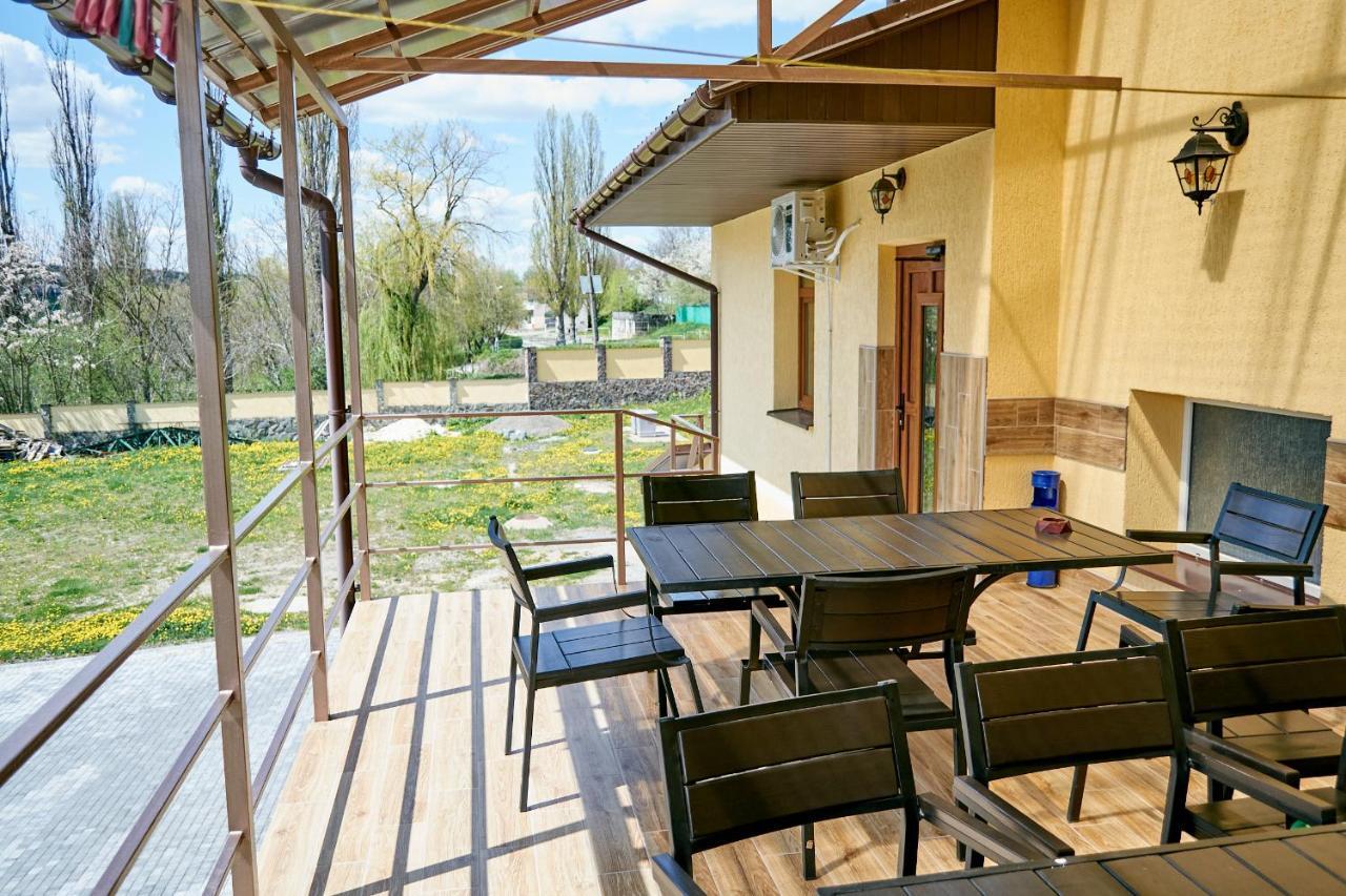 Каприз Hotell Kamjanets-Podilskyj Exteriör bild