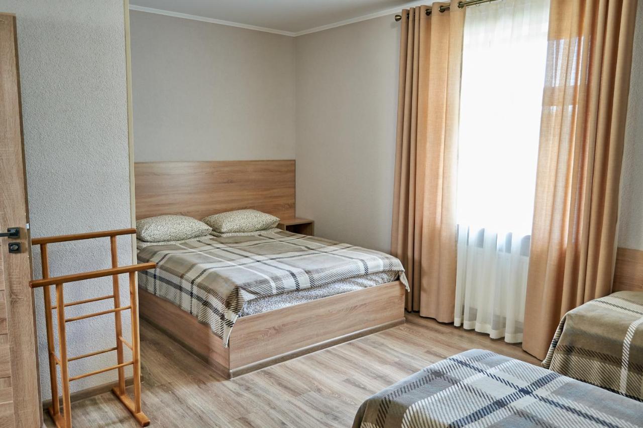 Каприз Hotell Kamjanets-Podilskyj Exteriör bild