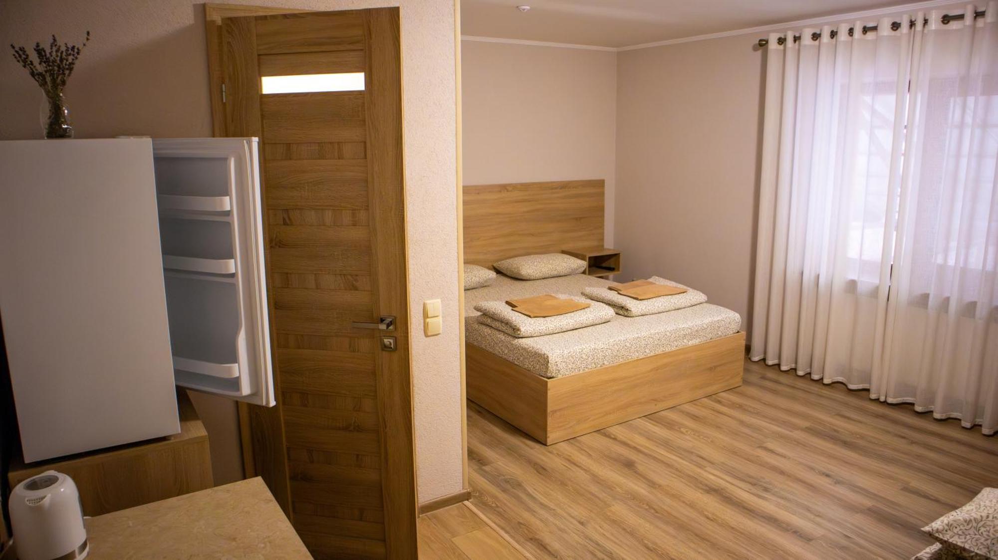 Каприз Hotell Kamjanets-Podilskyj Exteriör bild