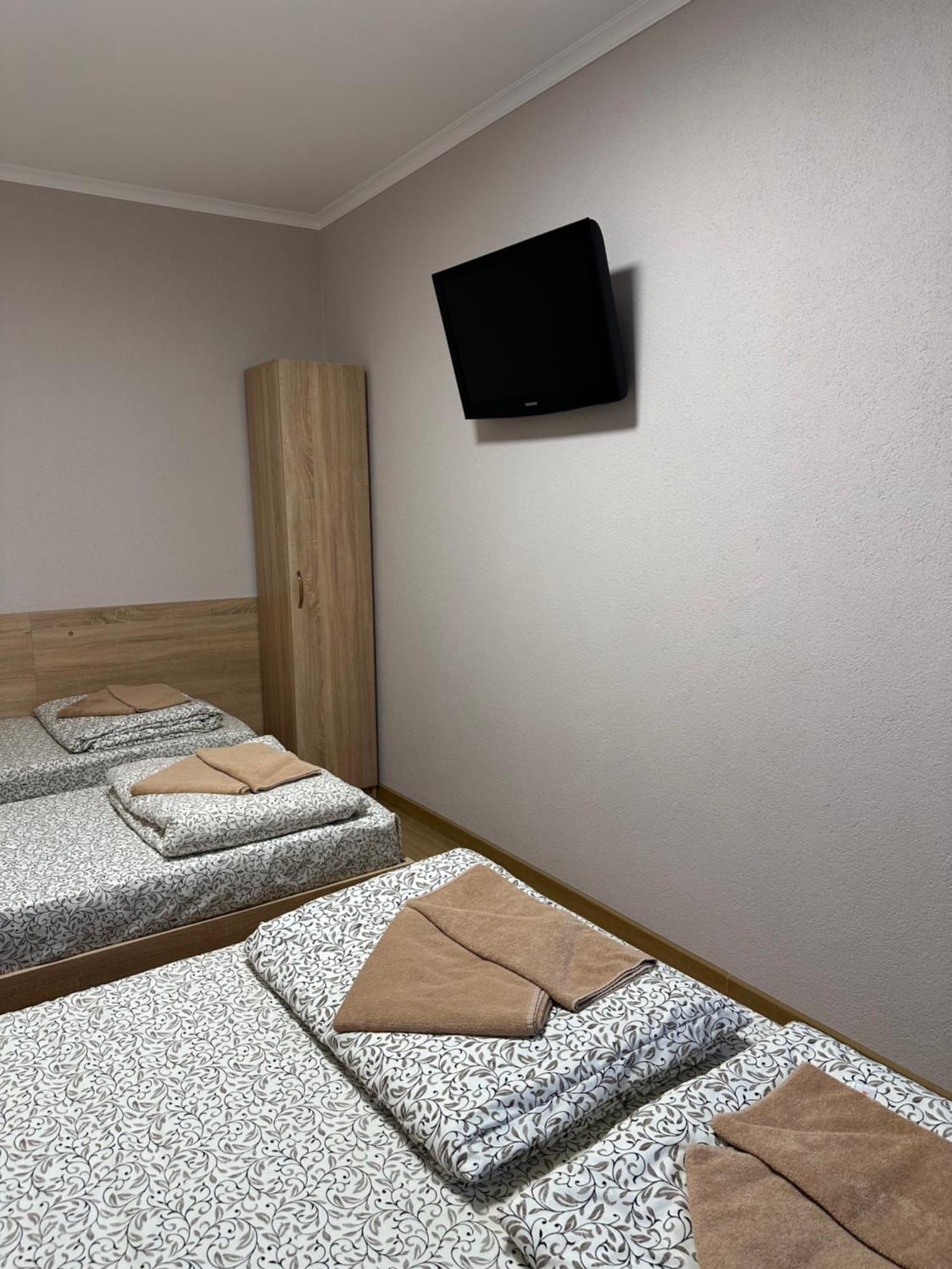 Каприз Hotell Kamjanets-Podilskyj Exteriör bild