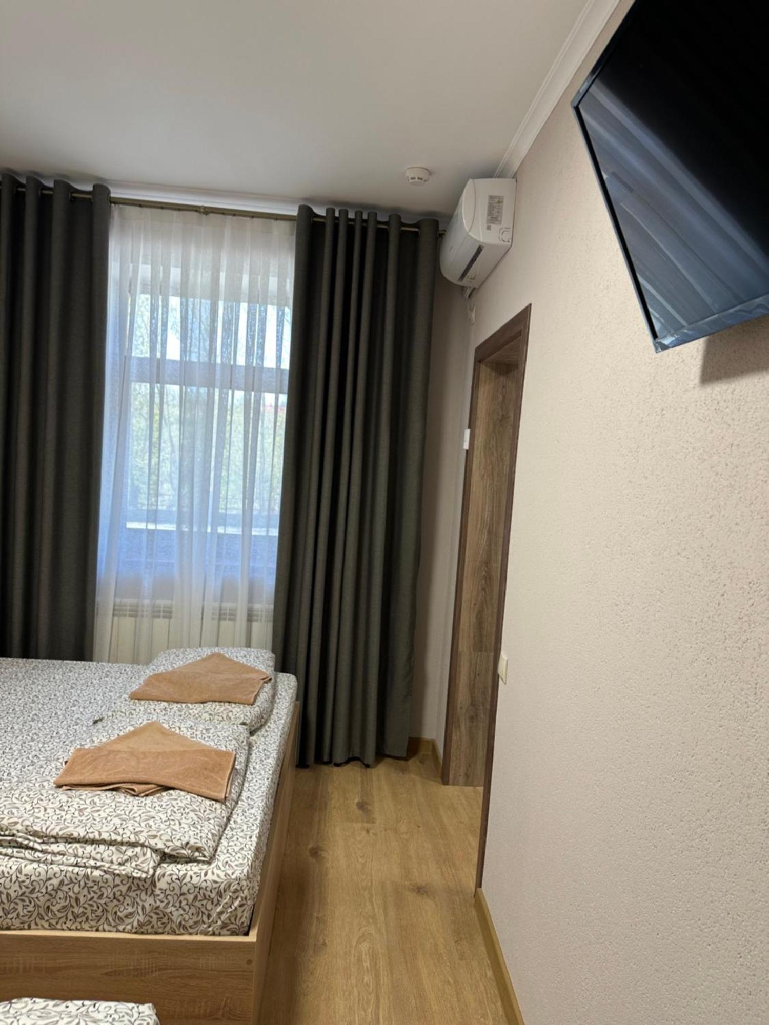 Каприз Hotell Kamjanets-Podilskyj Exteriör bild