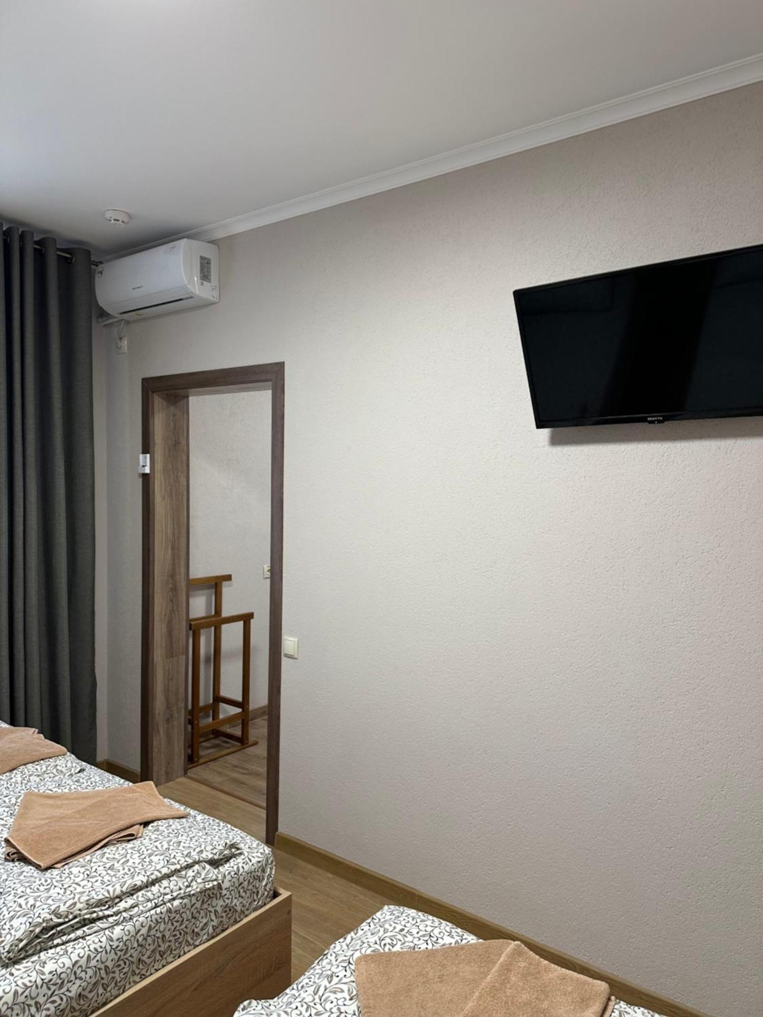 Каприз Hotell Kamjanets-Podilskyj Exteriör bild