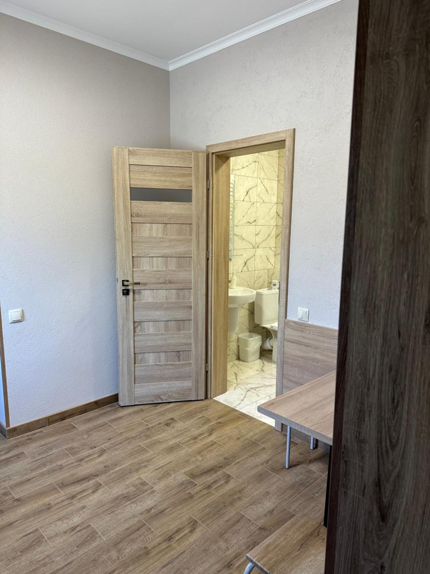 Каприз Hotell Kamjanets-Podilskyj Exteriör bild