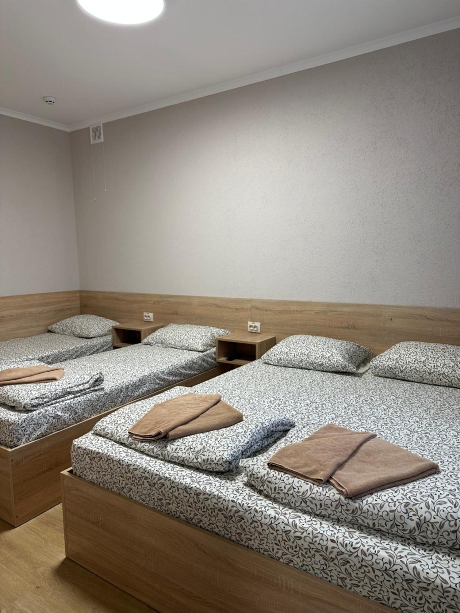 Каприз Hotell Kamjanets-Podilskyj Exteriör bild