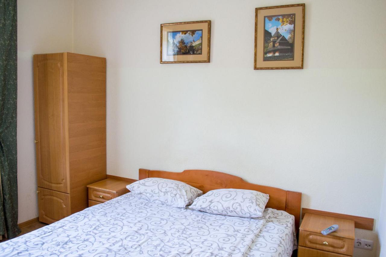 Каприз Hotell Kamjanets-Podilskyj Exteriör bild